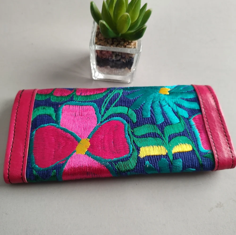 Wallet Leather Embroidery Hand Made By Oaxaca Mexico Color Fiusha  New Artisanal